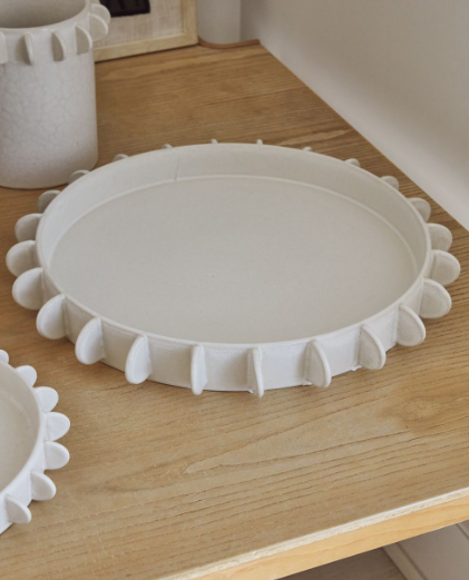 round white tray