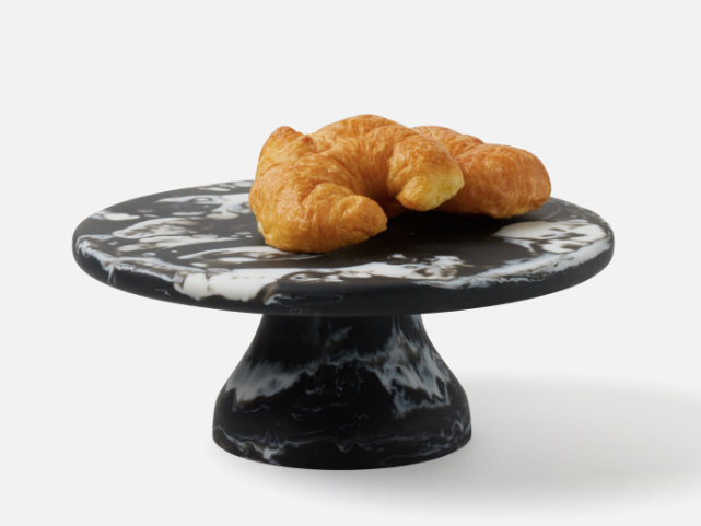 Two-toned resin cake stand swirled in black and white