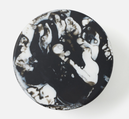 Two-toned resin cake stand swirled in black and white