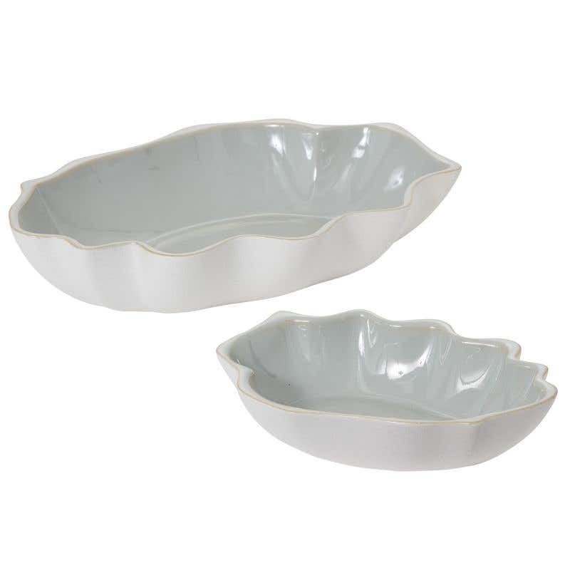 Clamshell-like rim our the ceramic bowl has a blue gloss glazed interior.